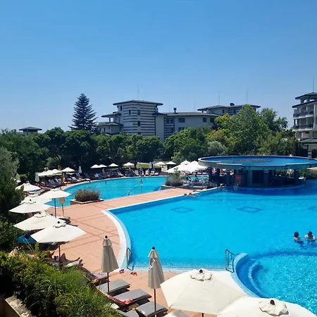 Emerald & Spa, S105 Apartament Ravda