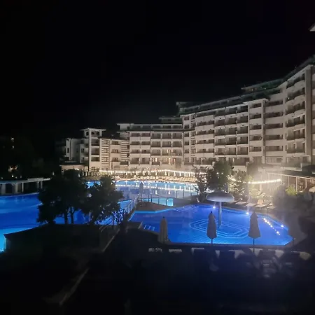 Emerald & Spa, S105 Апартамент